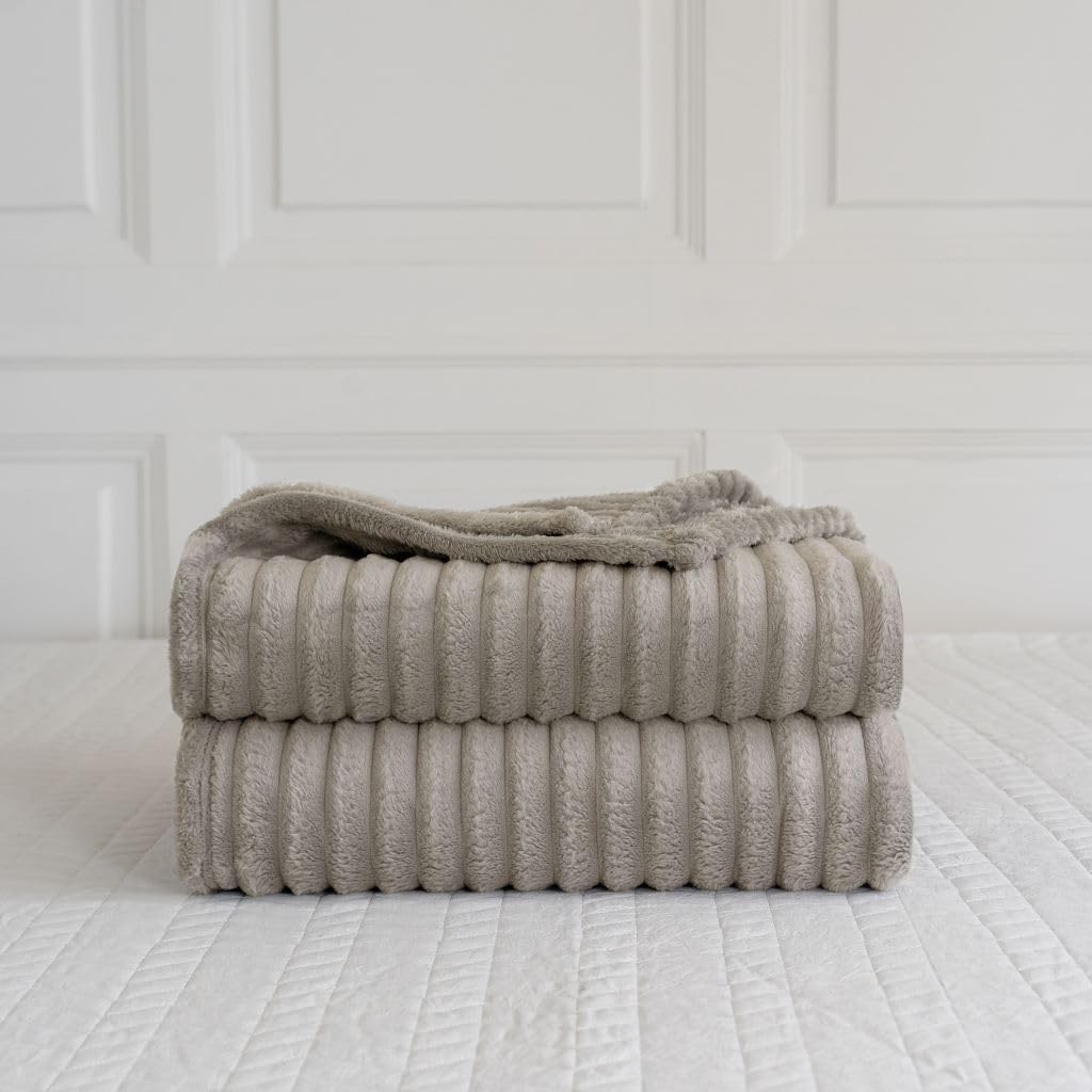 Chunky Ribbed Faux Fur Velvet Throw Blanket – Soft Touch Sofa & Bed Throw | Night Zone